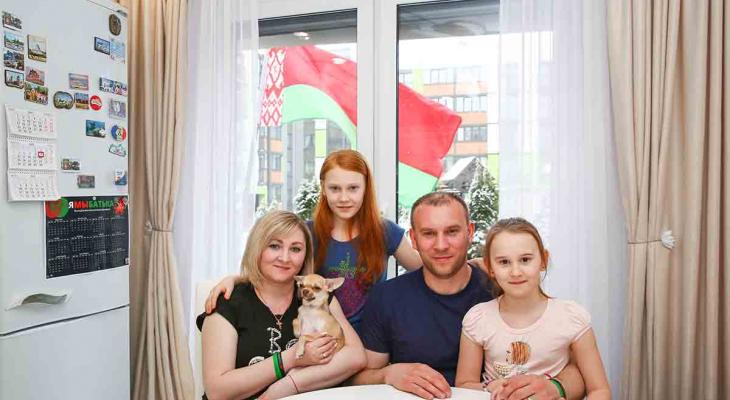 «Мы видели и день и ночь одних бэчебэшников кругом» — госСМИ рассказали о борьбе семьи «ябатек» в Минске