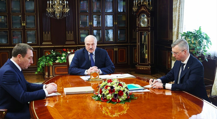 Лукашенко приказал контролировать все цены ради «небогатых соотечественников»