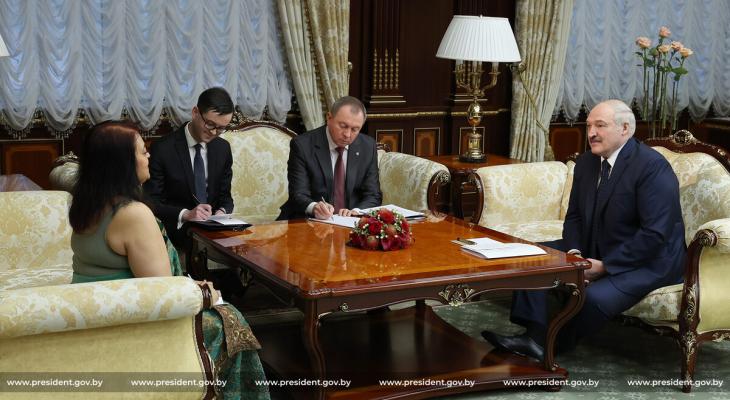 “ Вы — наши друзья… пора заключать конкретные договоры и контракты” — Лукашенко пригласил в Беларусь премьер-министра Индии