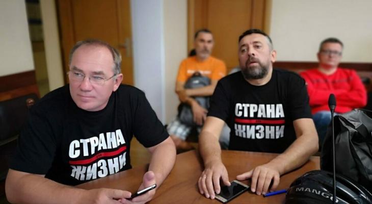В Могилеве осудили брестских блогеров, «из-за которых начались протесты в Беларуси». Их самих в суд не пустили