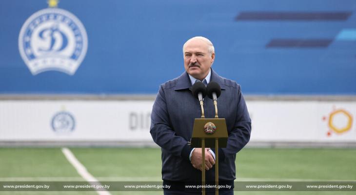 Жизнь спортсмена очень короткая» — Лукашенко назвал игру сборной Беларуси по футболу «убожеством». Ему доложили, что игрокам урежут зарплаты - Telegraf.by