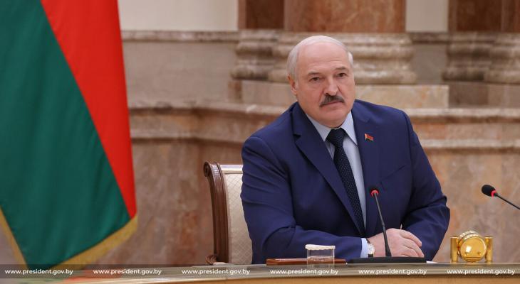 Появилась «идеология белорусского государства». Что еще изменили в проекте Конституции после «всенародного обсуждения»?