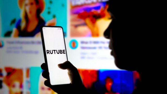 Двое суток лежит российский аналог Youtube – Rutube. Айтишники не могут справиться с хакерами. Что известно?